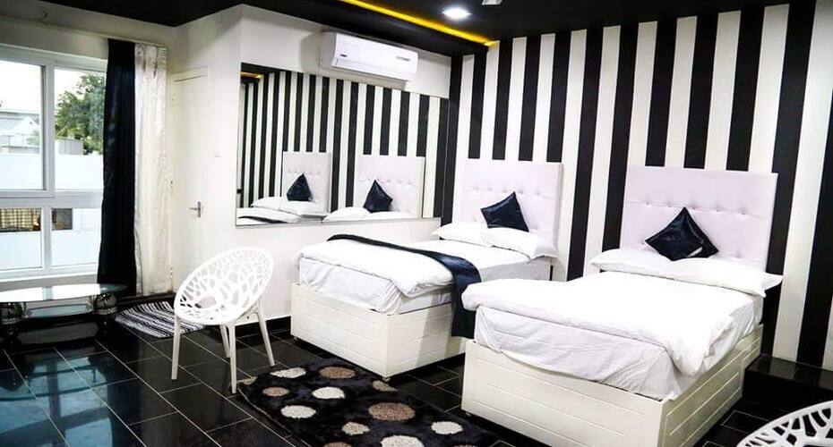 Hotel Spark, Tanuku 5
